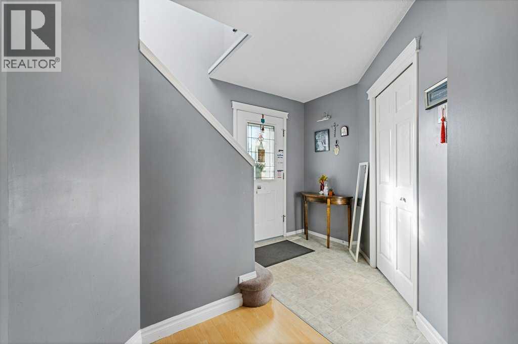 149 Martinvalley Crescent Ne, Calgary, Alberta  T3J 4L7 - Photo 4 - A2269492