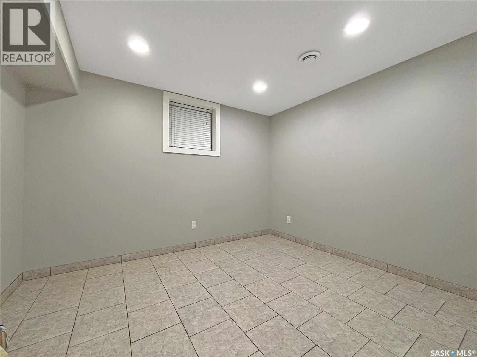 1030 M Avenue S, Saskatoon, Saskatchewan  S7M 2L9 - Photo 29 - SK024997