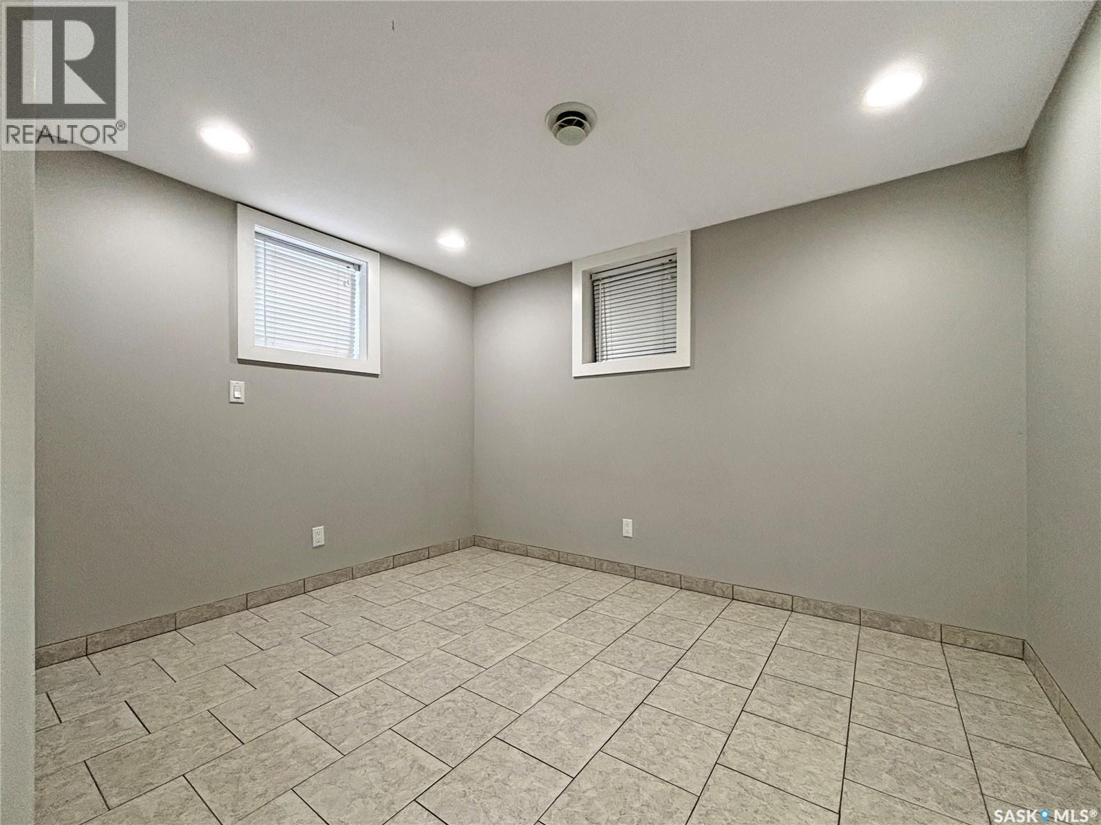 1030 M Avenue S, Saskatoon, Saskatchewan  S7M 2L9 - Photo 31 - SK024997