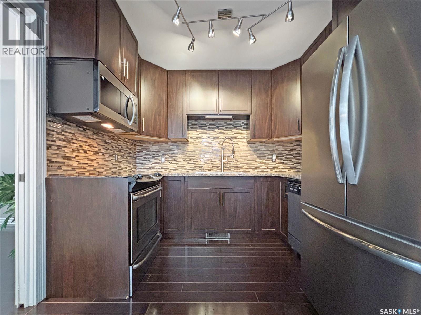 1030 M Avenue S, Saskatoon, Saskatchewan  S7M 2L9 - Photo 9 - SK024997