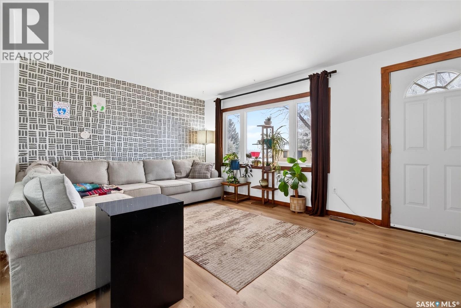 117 3rd Street, Drinkwater, Saskatchewan  S0H 1G0 - Photo 3 - SK024976