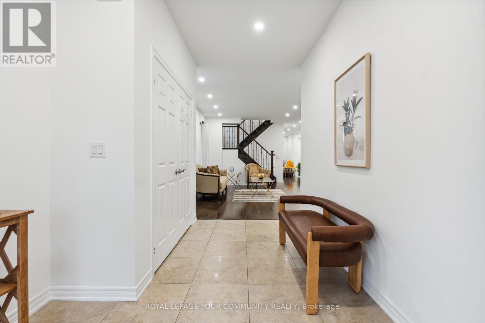 26 Ivy Jay Crescent, Aurora, Ontario  L4G 0E6 - Photo 5 - N12589488