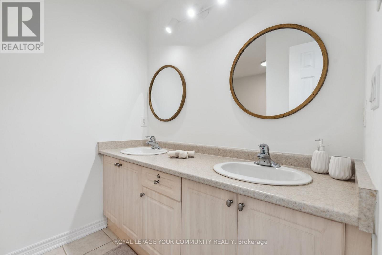 26 Ivy Jay Crescent, Aurora, Ontario  L4G 0E6 - Photo 27 - N12589488