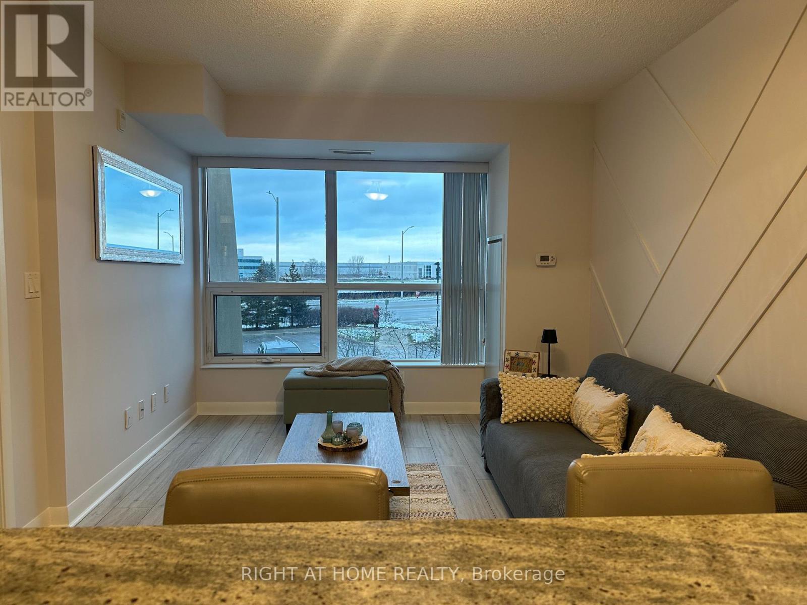 221 - 75 Norman Bethune Avenue, Richmond Hill, Ontario  L4B 0B6 - Photo 6 - N12589860