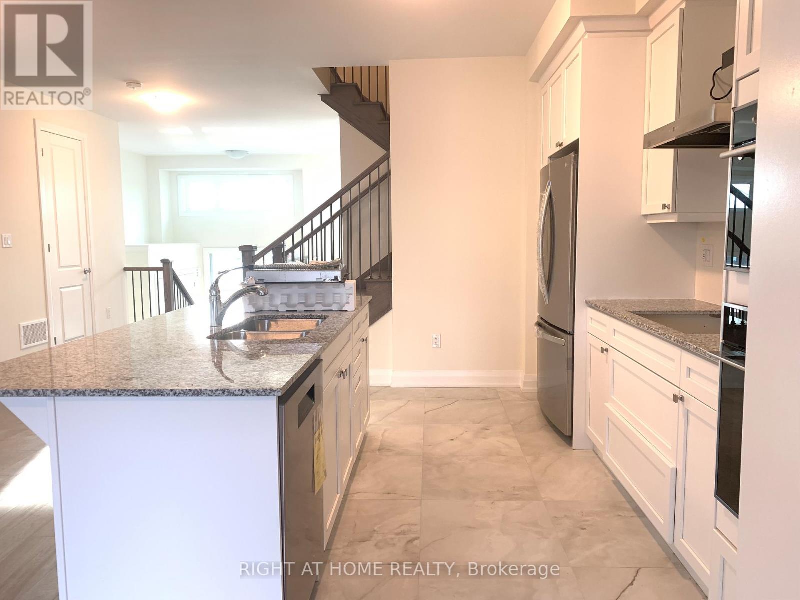 225 Beaverbrae Drive, Markham, Ontario  L6C 3K5 - Photo 11 - N12589882