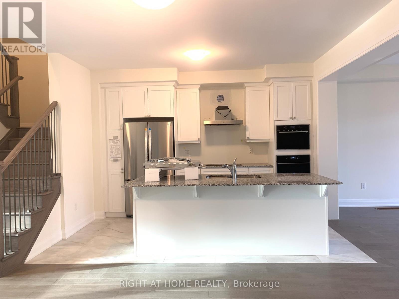 225 Beaverbrae Drive, Markham, Ontario  L6C 3K5 - Photo 9 - N12589882