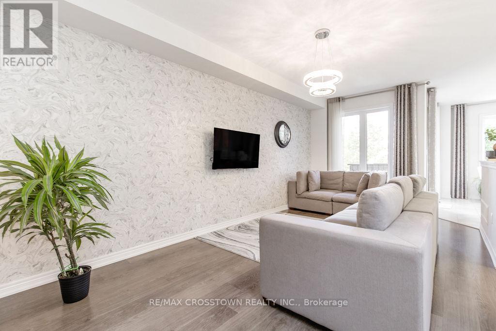 49 Greenwood Drive, Essa, Ontario  L3W 0N5 - Photo 10 - N12589886