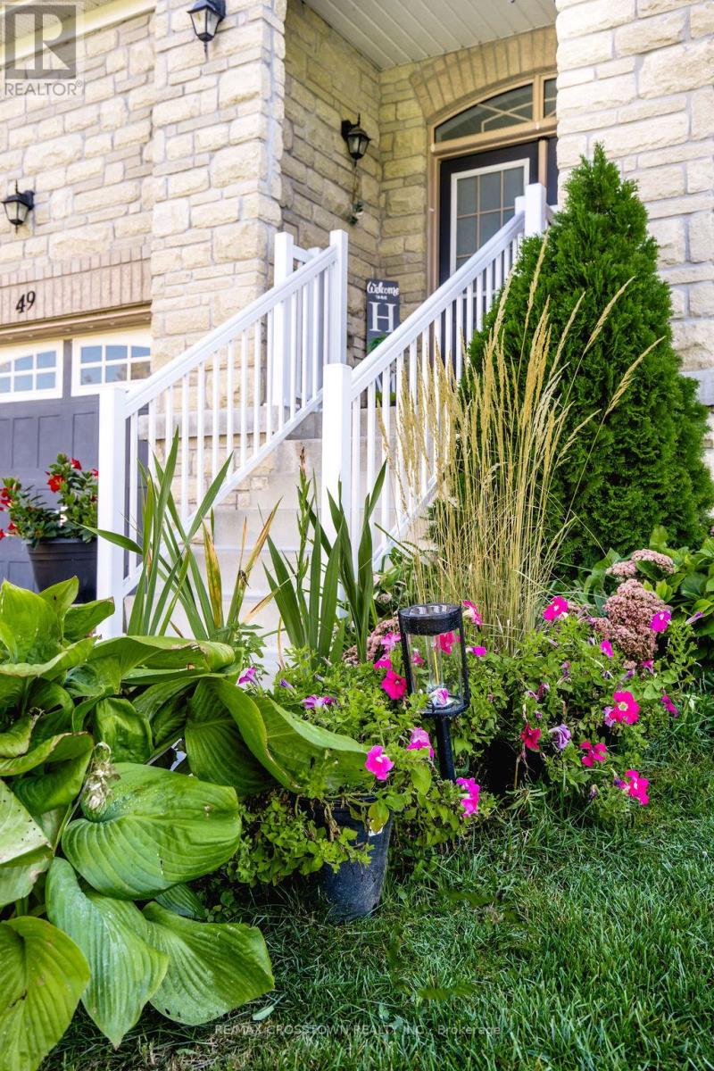 49 Greenwood Drive, Essa, Ontario  L3W 0N5 - Photo 3 - N12589886