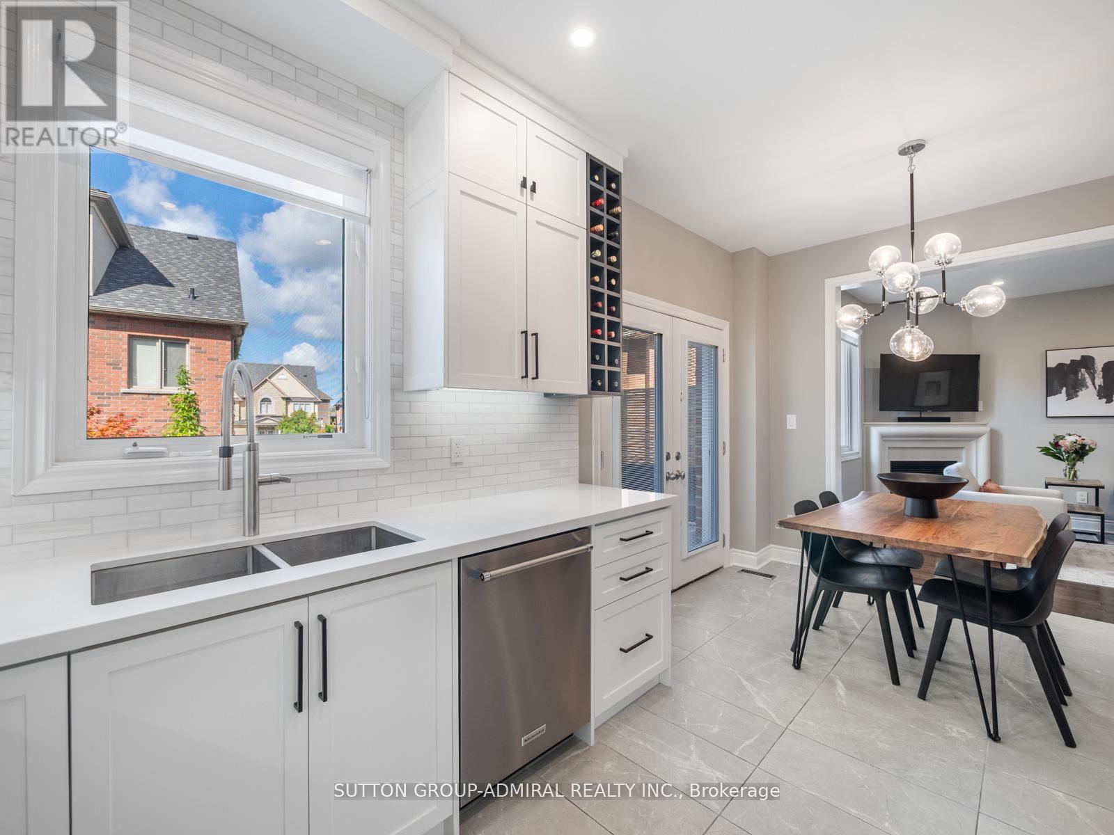 1057 Warby Trail, Newmarket, Ontario  L3X 3H6 - Photo 11 - N12589894