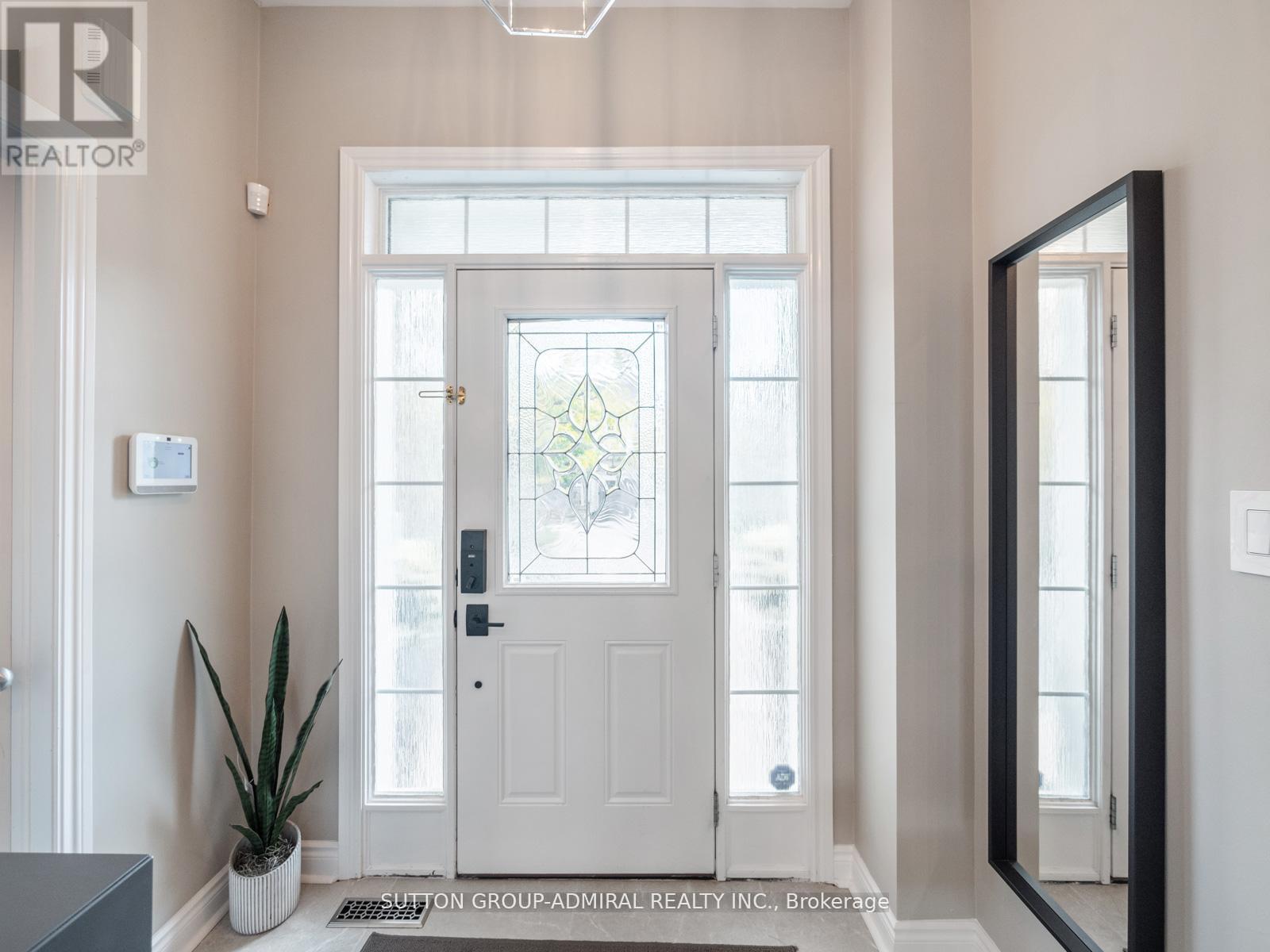 1057 Warby Trail, Newmarket, Ontario  L3X 3H6 - Photo 3 - N12589894