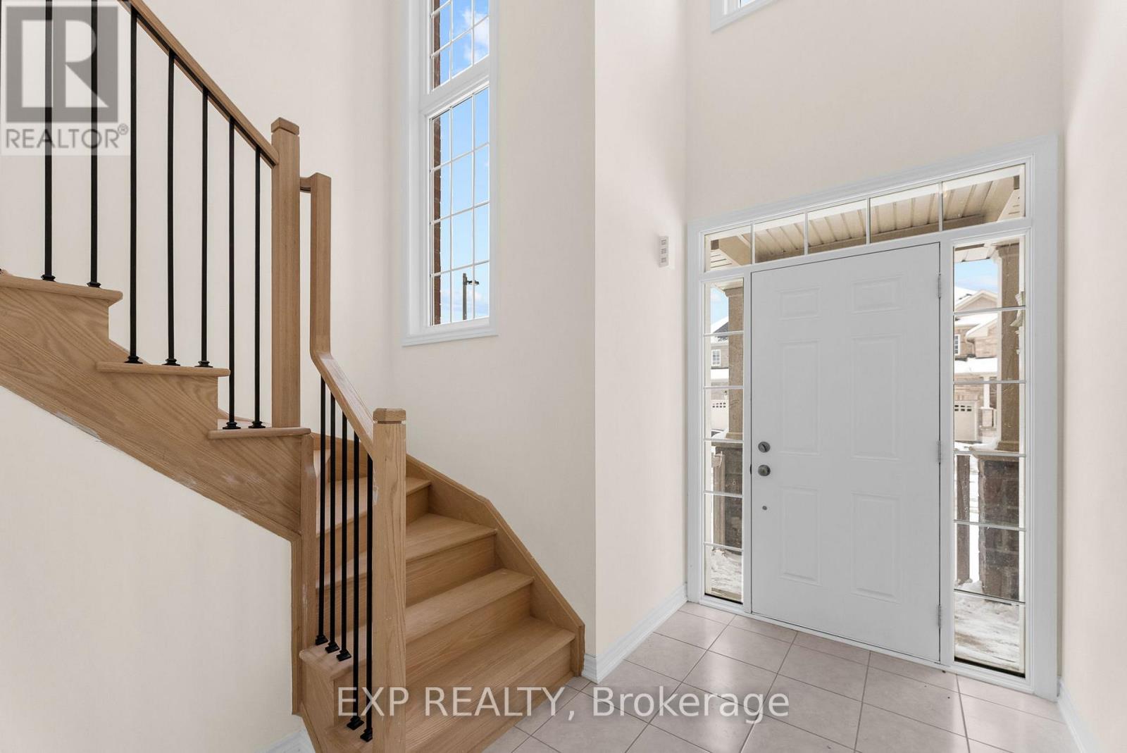 17 Jeanne Pynn Avenue, Georgina, Ontario  L0E 1L0 - Photo 4 - N12590074