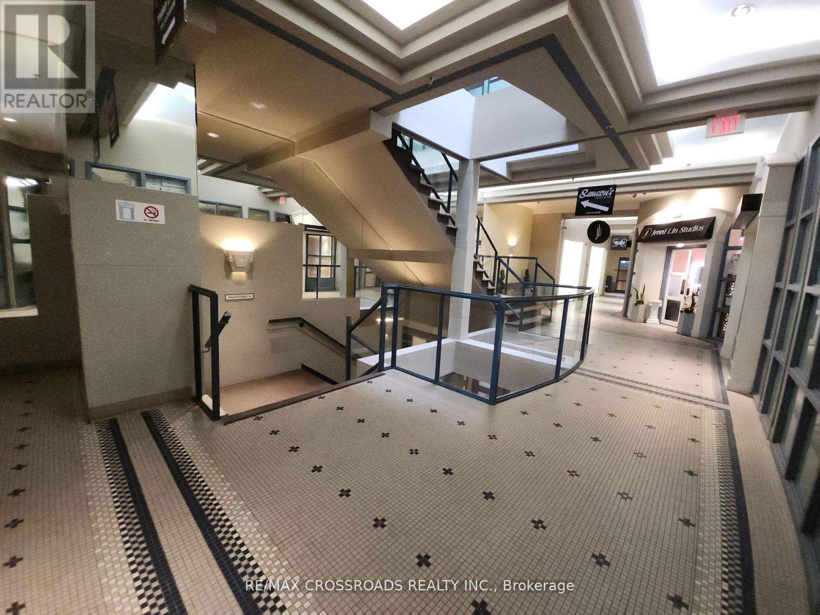 50 Dunlop Street E, Barrie, Ontario  L4M 6J9 - Photo 4 - S12589950