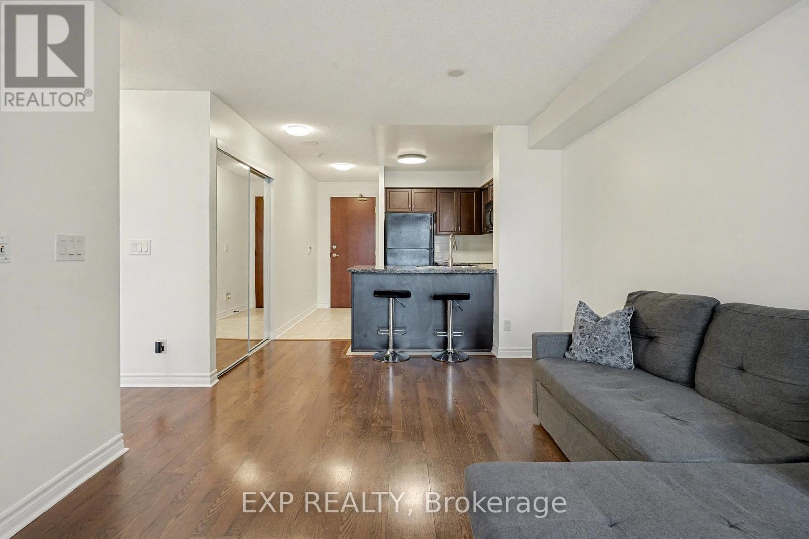 609 - 5 Michael Power Place, Toronto, Ontario  M9A 0A3 - Photo 4 - W12589840