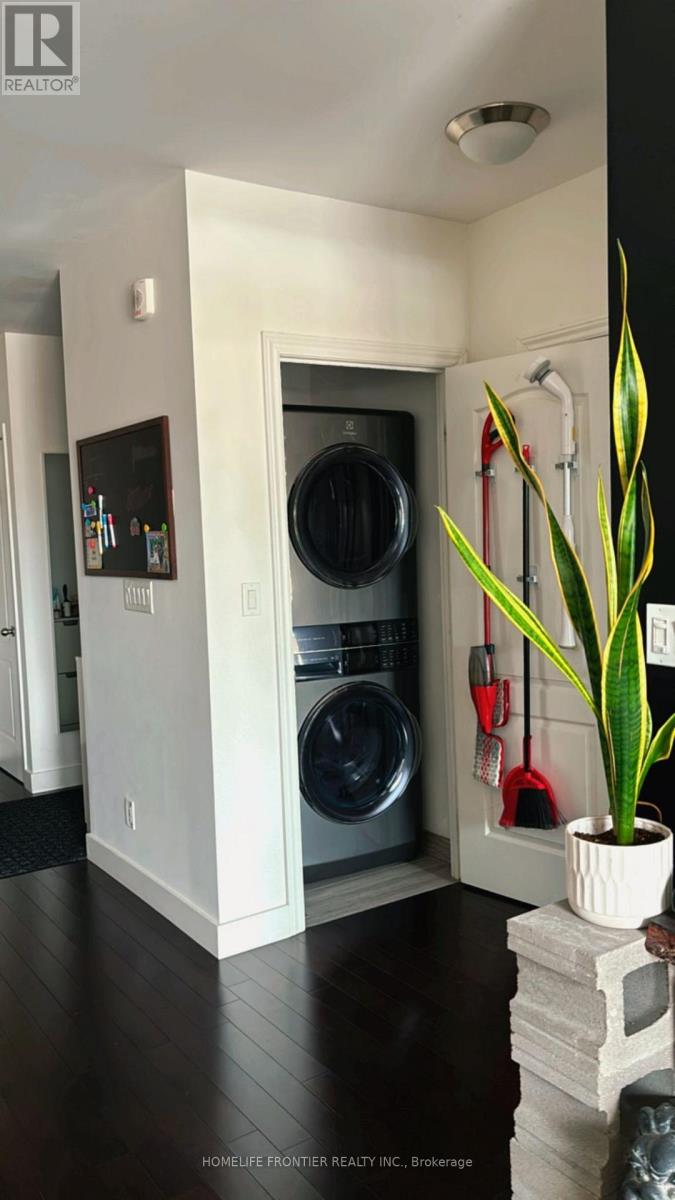 304 - 34 Plains Road E, Burlington, Ontario  L7T 0B9 - Photo 10 - W12589866