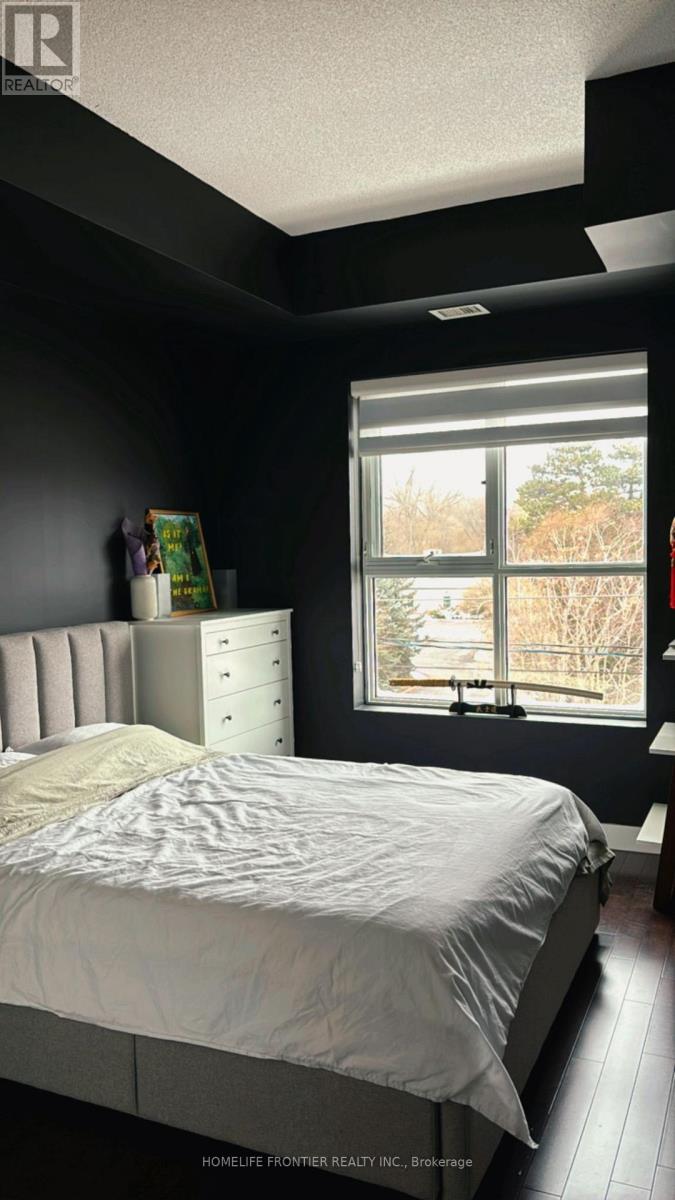 304 - 34 Plains Road E, Burlington, Ontario  L7T 0B9 - Photo 5 - W12589866