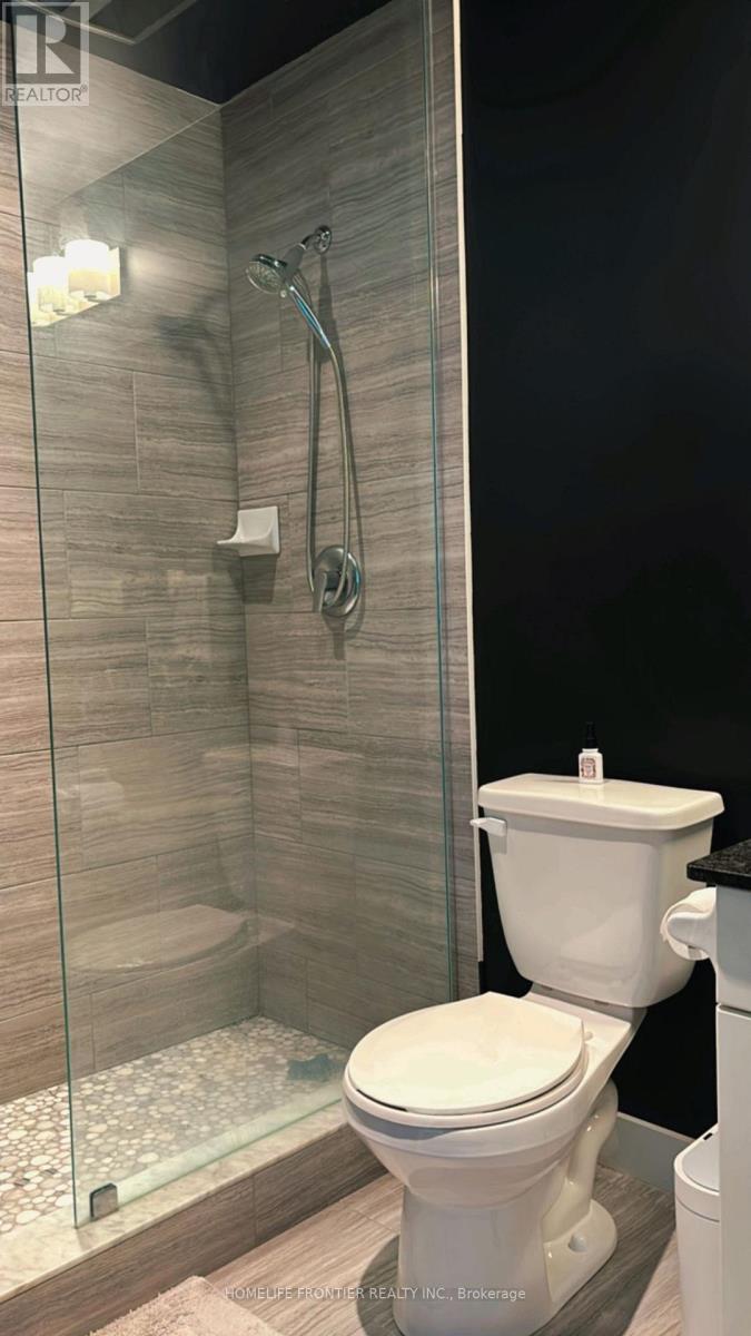 304 - 34 Plains Road E, Burlington, Ontario  L7T 0B9 - Photo 7 - W12589866