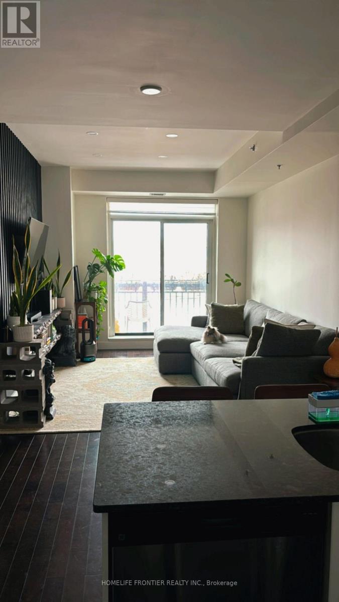 304 - 34 Plains Road E, Burlington, Ontario  L7T 0B9 - Photo 8 - W12589866