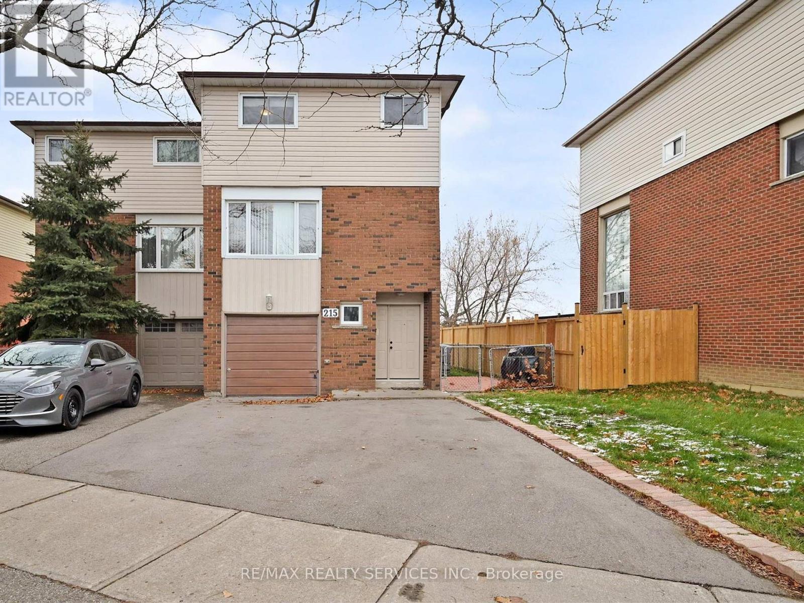 215 KINGSWOOD DRIVE, Brampton, Ontario