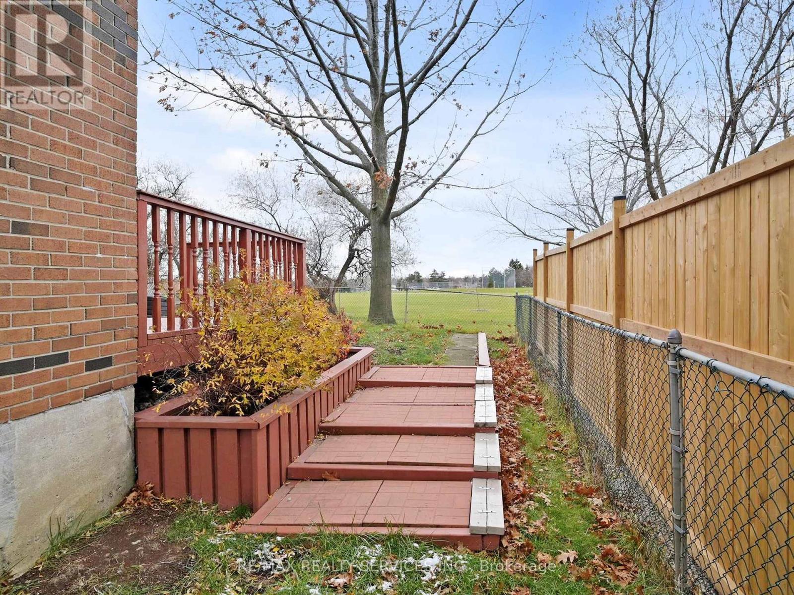 215 Kingswood Drive, Brampton, Ontario  L6V 3B2 - Photo 32 - W12589870