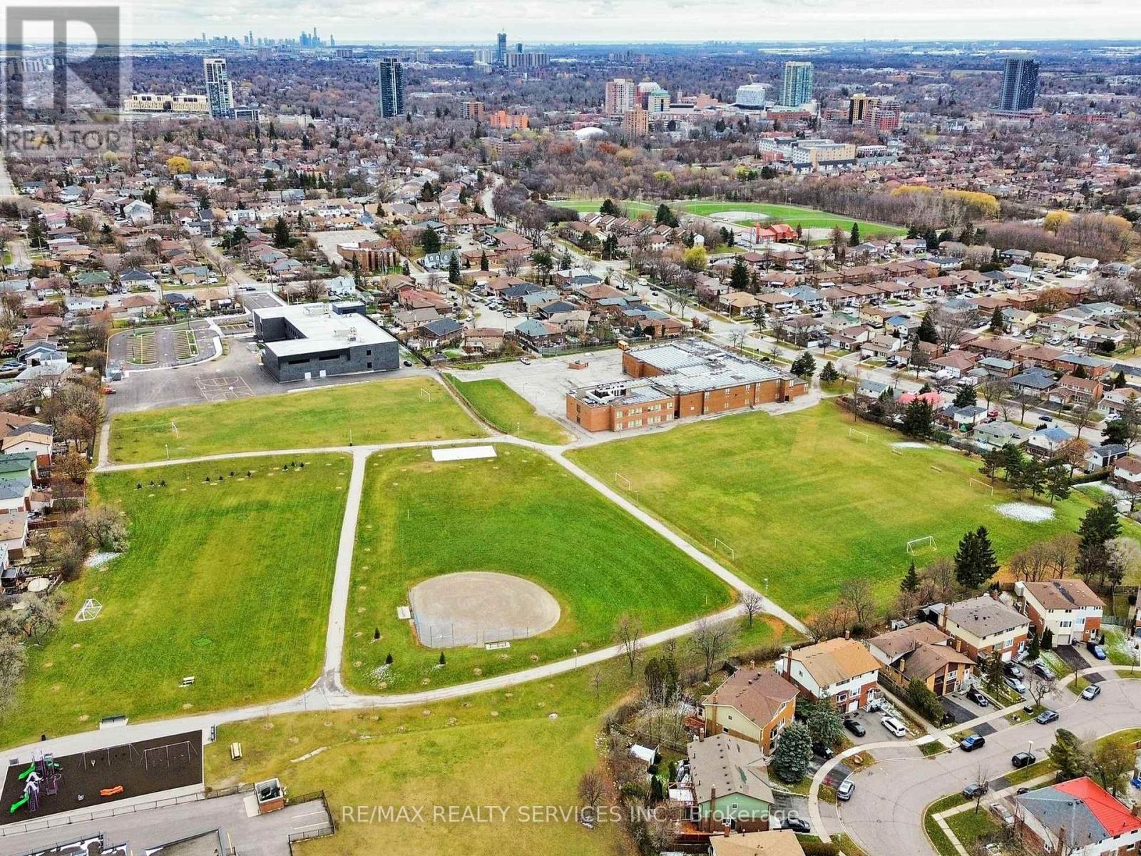 215 Kingswood Drive, Brampton, Ontario  L6V 3B2 - Photo 40 - W12589870