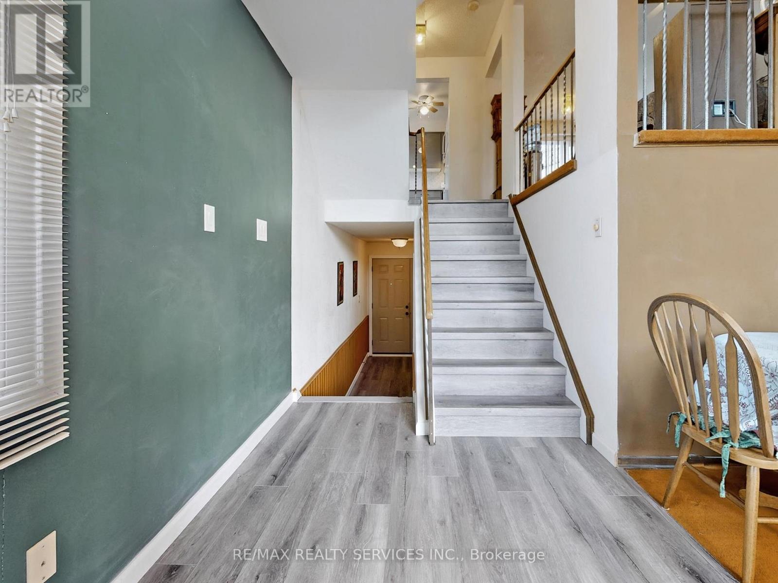 215 Kingswood Drive, Brampton, Ontario  L6V 3B2 - Photo 6 - W12589870