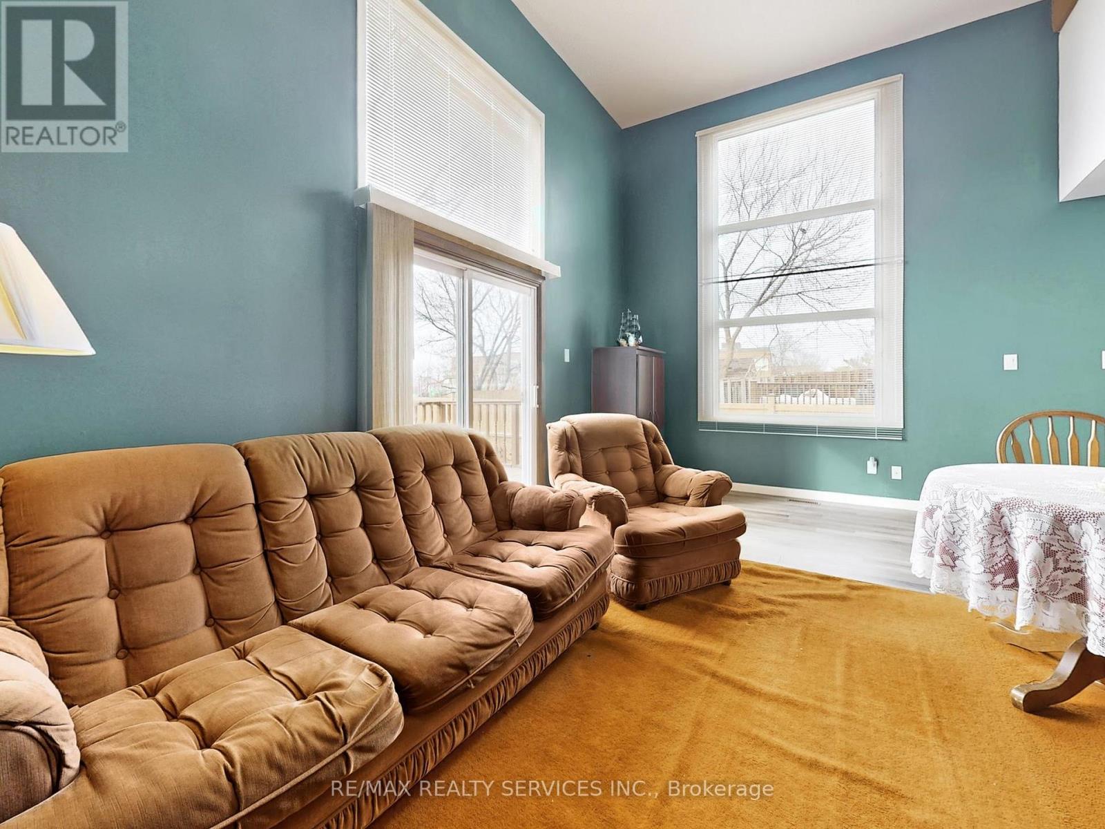 215 Kingswood Drive, Brampton, Ontario  L6V 3B2 - Photo 8 - W12589870