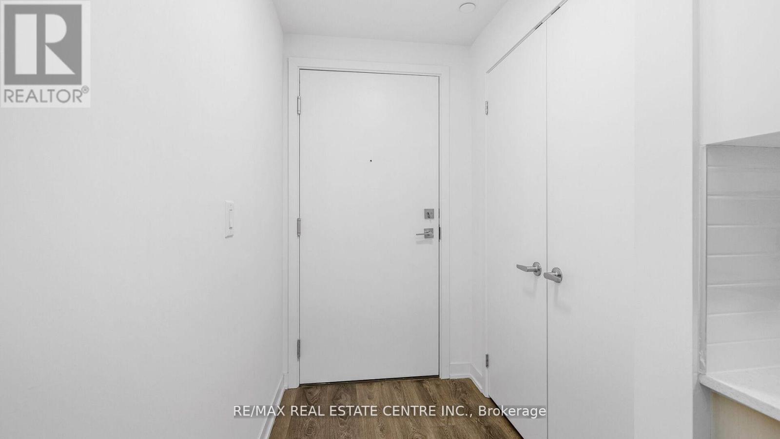 602 - 160 Canon Jackson Drive, Toronto, Ontario  M6M 0B6 - Photo 9 - W12589964