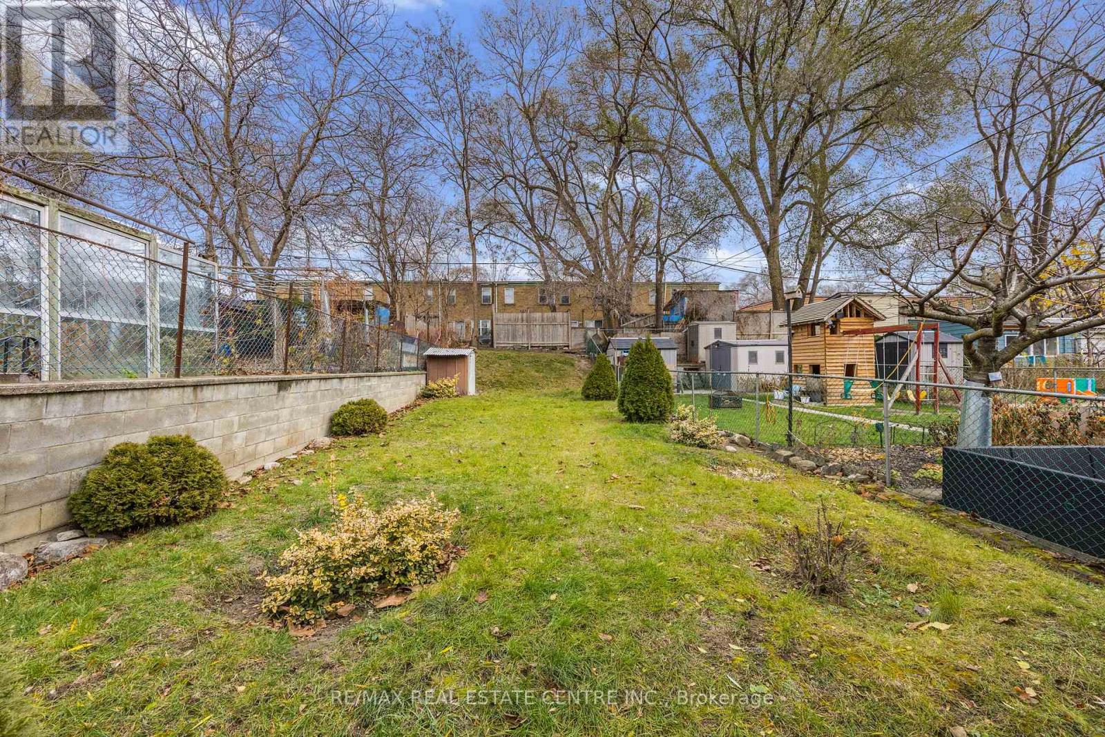 15 Cliff Street, Toronto, Ontario  M6N 4L7 - Photo 31 - W12589984