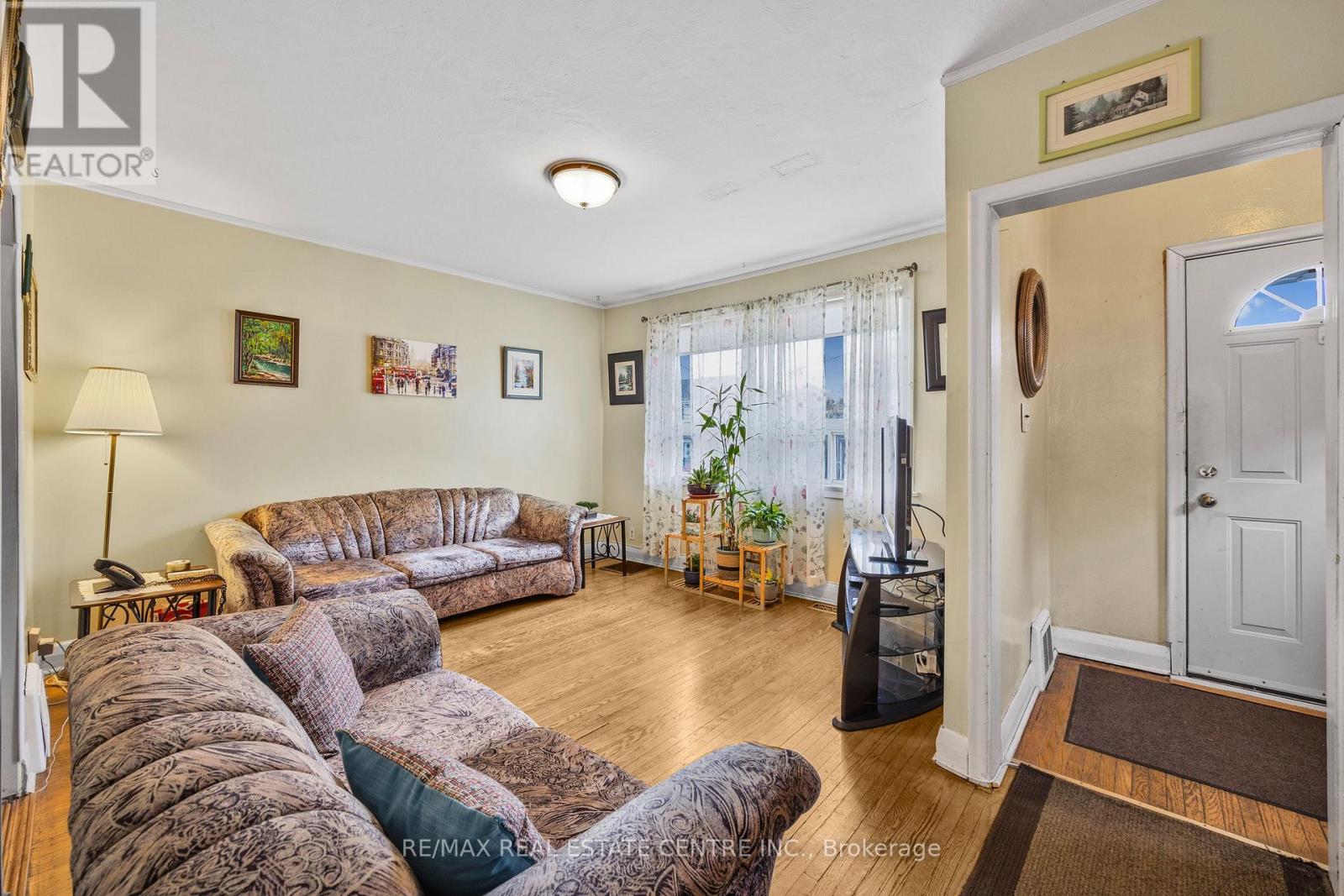 15 Cliff Street, Toronto, Ontario  M6N 4L7 - Photo 6 - W12589984