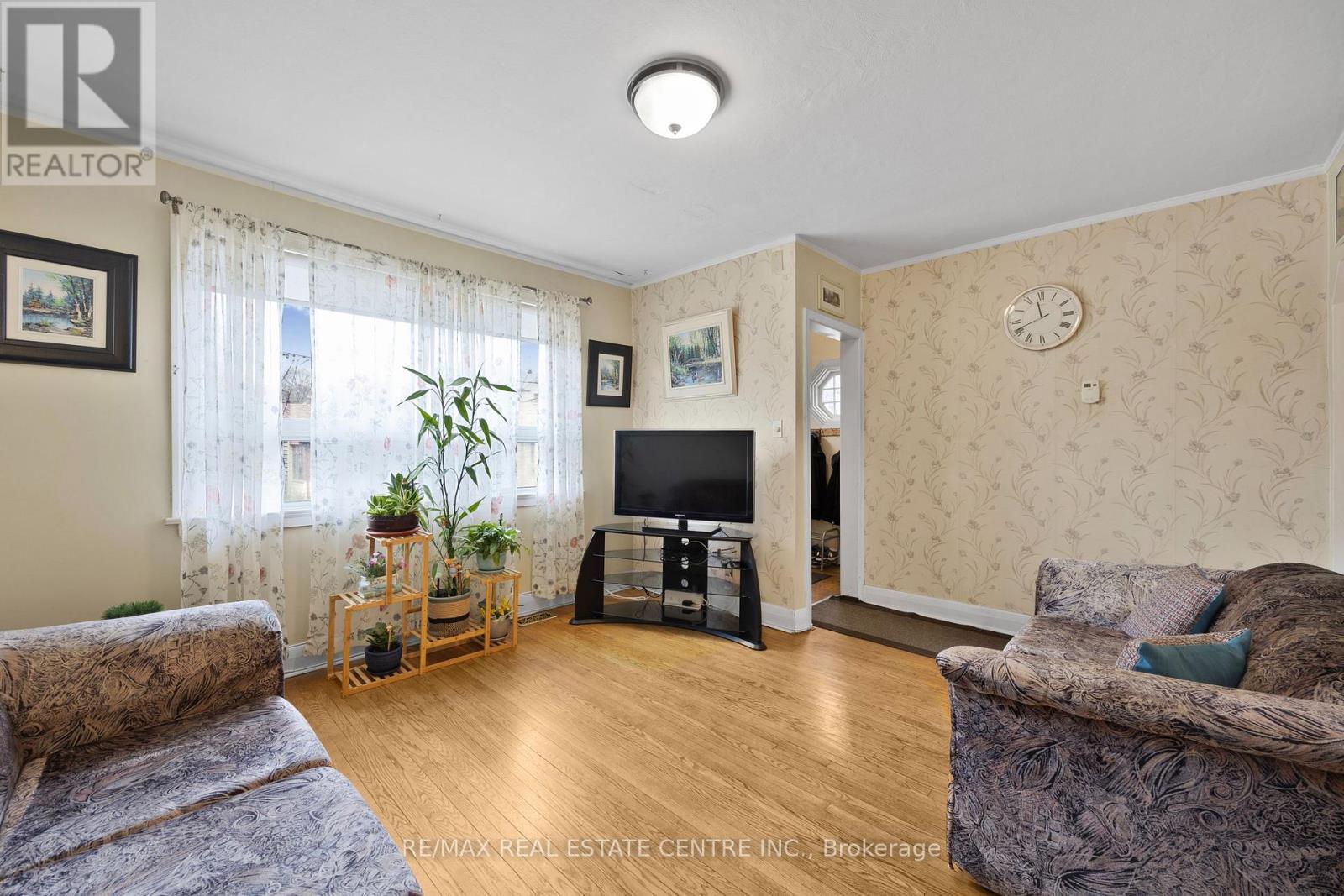 15 Cliff Street, Toronto, Ontario  M6N 4L7 - Photo 8 - W12589984