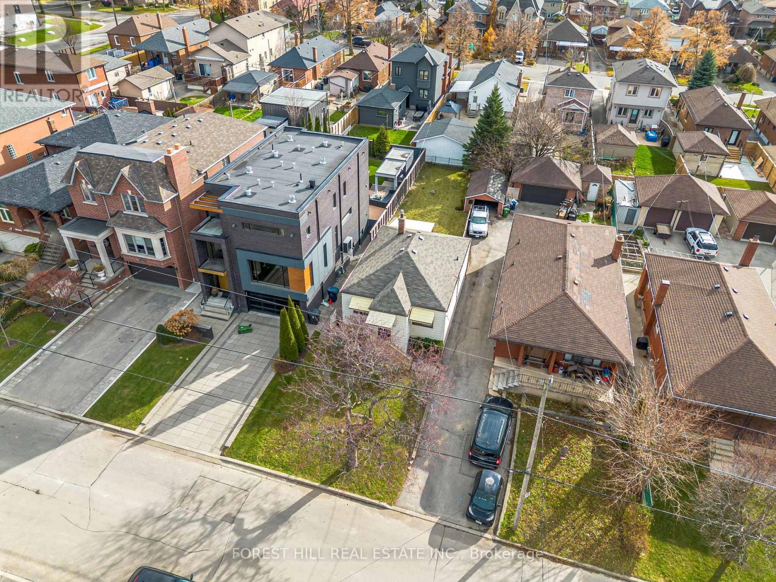 1141 GLENGROVE AVENUE, Toronto, Ontario