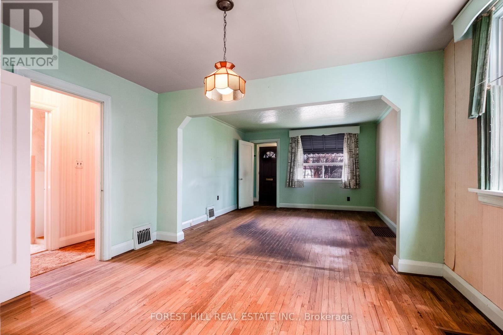 1141 Glengrove Avenue, Toronto, Ontario  M6B 2K5 - Photo 12 - W12590016