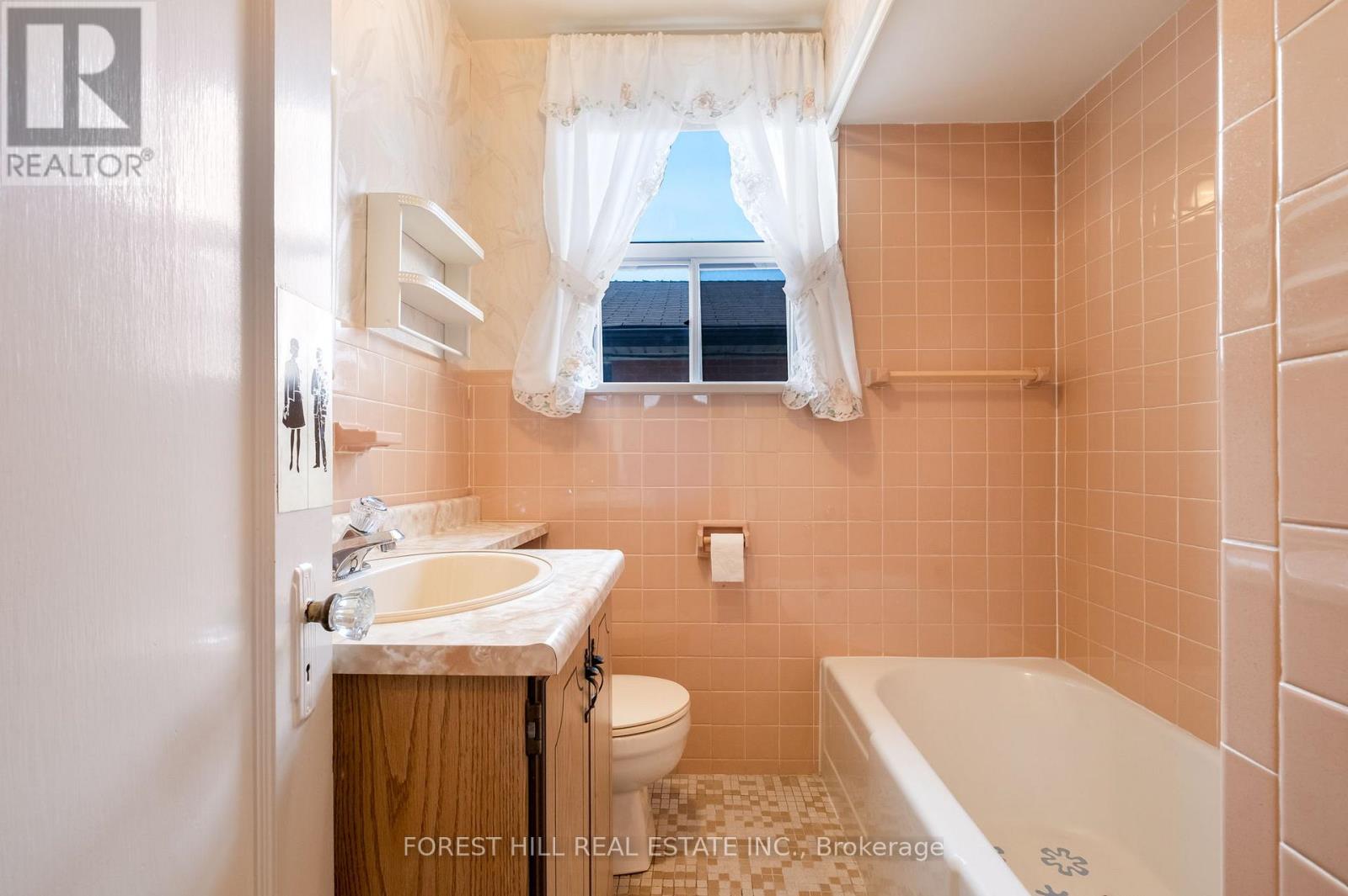 1141 Glengrove Avenue, Toronto, Ontario  M6B 2K5 - Photo 25 - W12590016