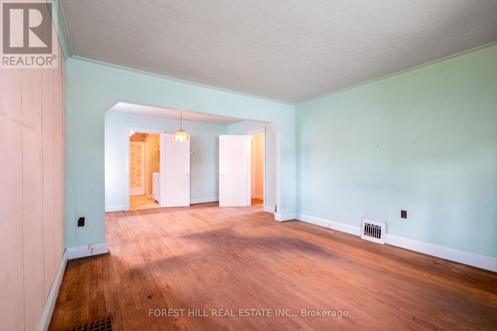 1141 Glengrove Avenue, Toronto, Ontario  M6B 2K5 - Photo 8 - W12590016