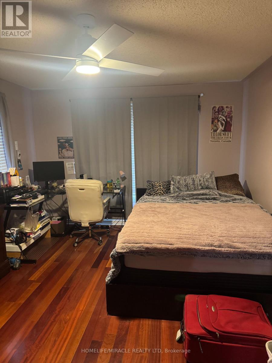 711 Ashprior Avenue, Mississauga, Ontario  L5R 3N8 - Photo 10 - W12590064