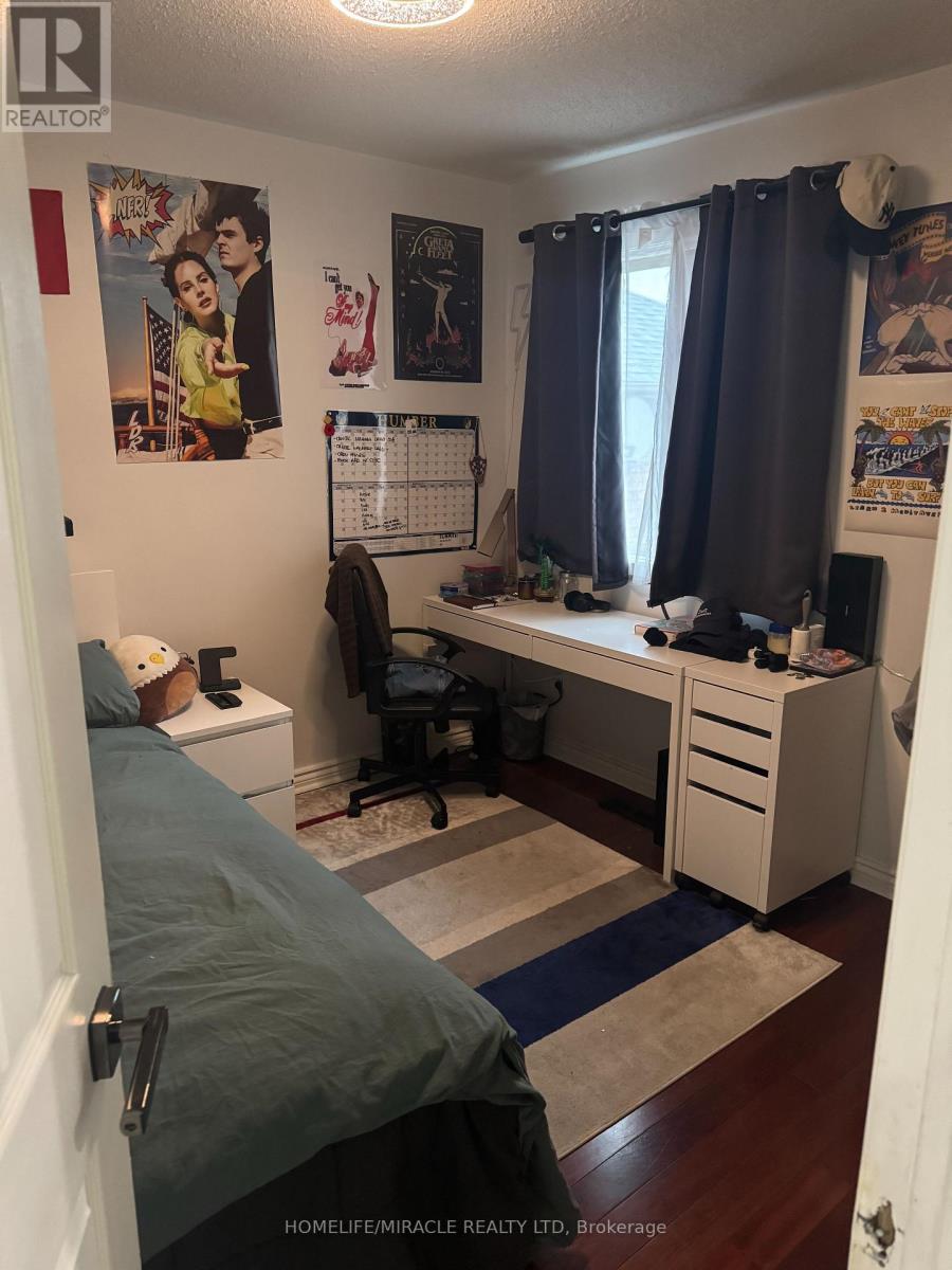 711 Ashprior Avenue, Mississauga, Ontario  L5R 3N8 - Photo 12 - W12590064