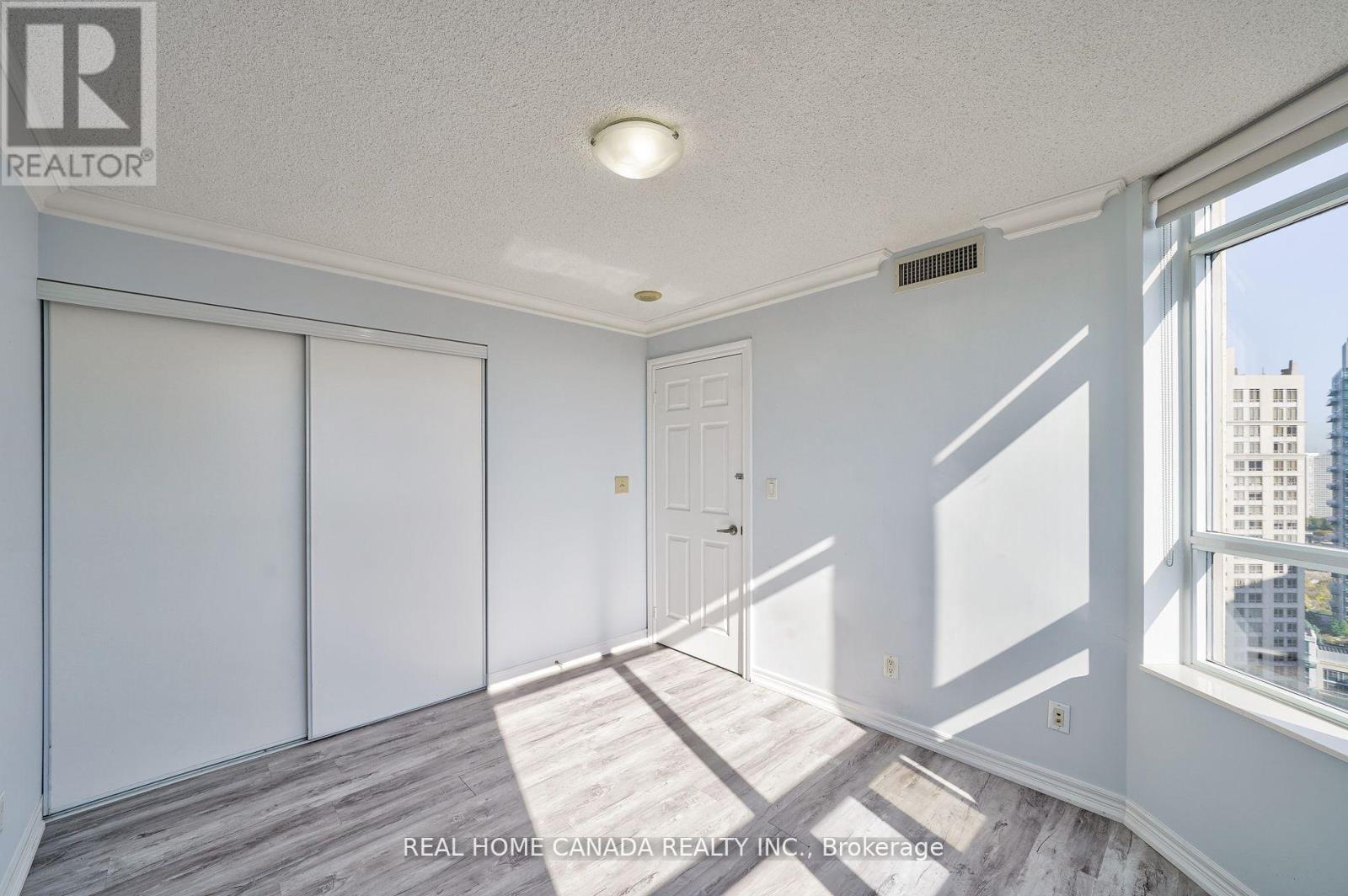 2611 - 310 Burnhamthorpe Road W, Mississauga, Ontario  L5B 4P9 - Photo 18 - W12590092