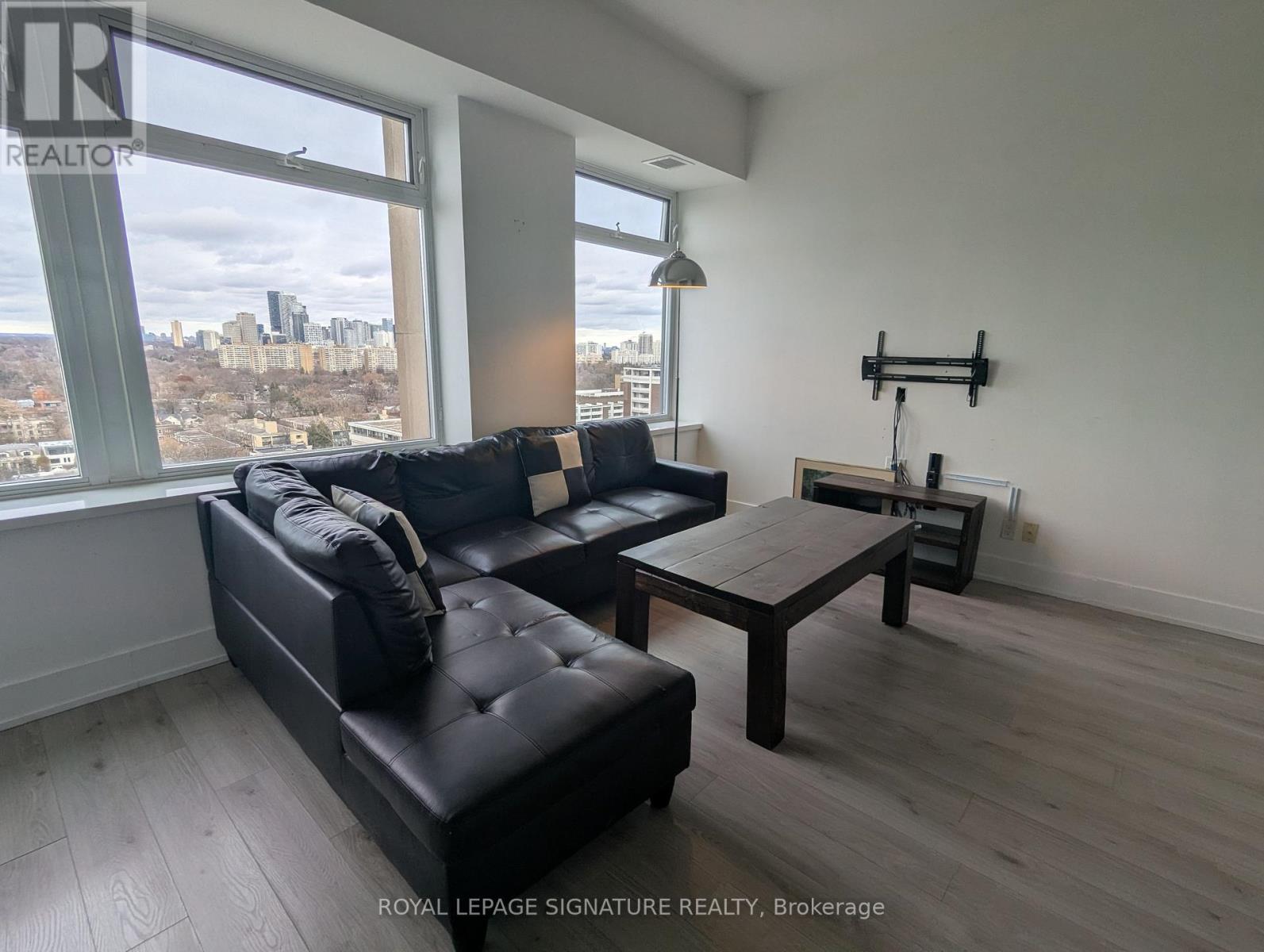 1501 - 111 St Clair Avenue W, Toronto, Ontario  M4V 1N5 - Photo 6 - C12589628