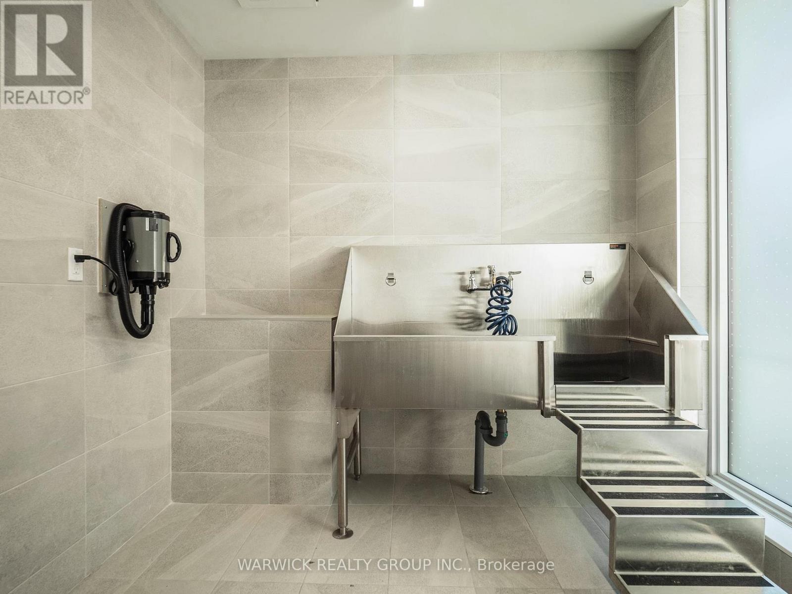 229 - 4365 Bloor Street W, Toronto, Ontario  M9C 1R3 - Photo 31 - W12529532