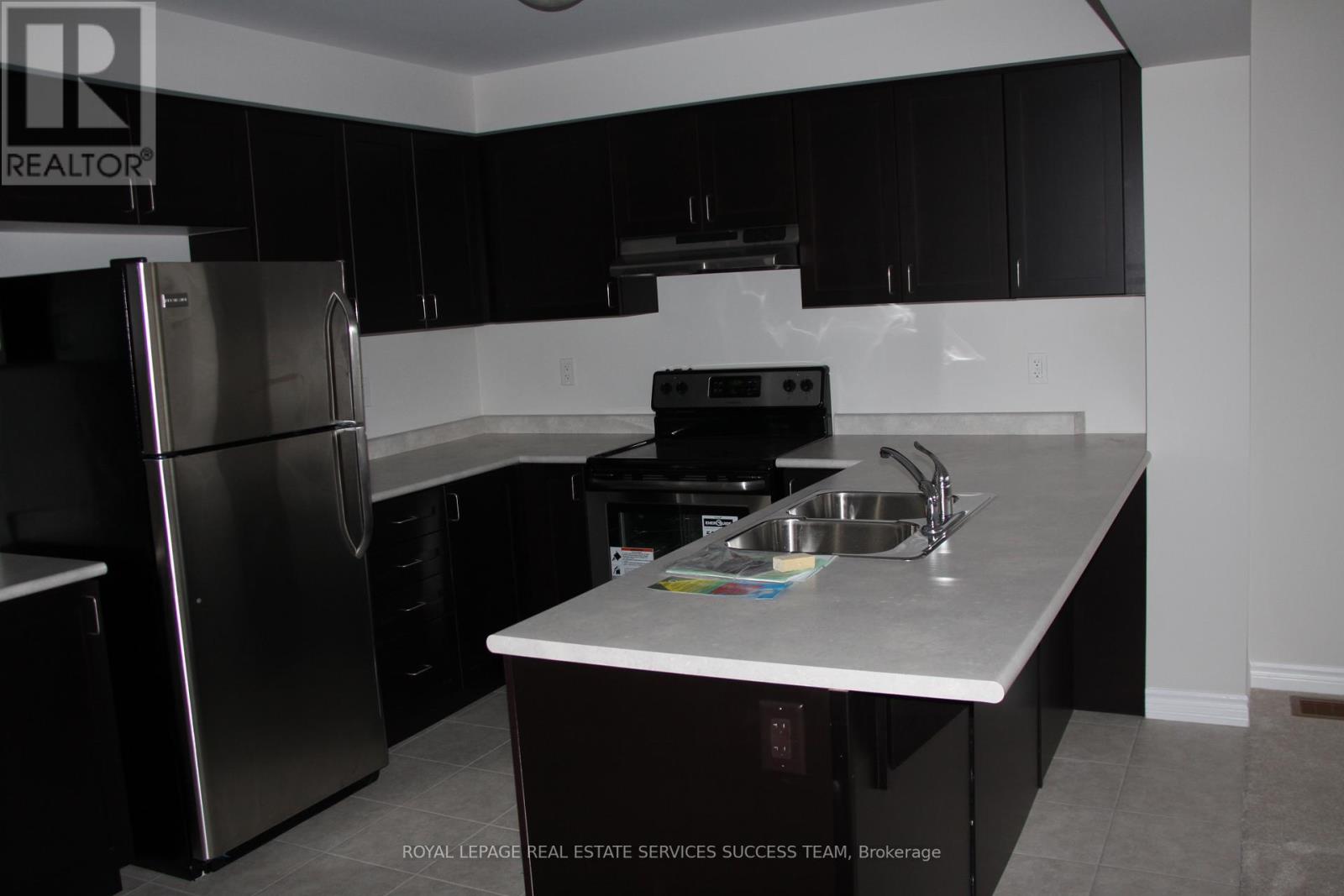 158 West Oak Trail N, Kitchener, Ontario  N2R 0J4 - Photo 4 - X12589884