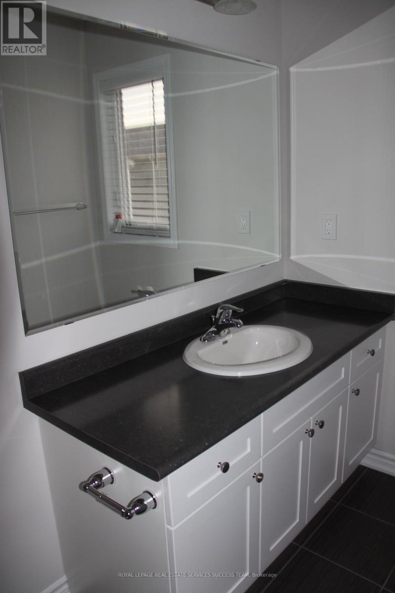 158 West Oak Trail N, Kitchener, Ontario  N2R 0J4 - Photo 8 - X12589884