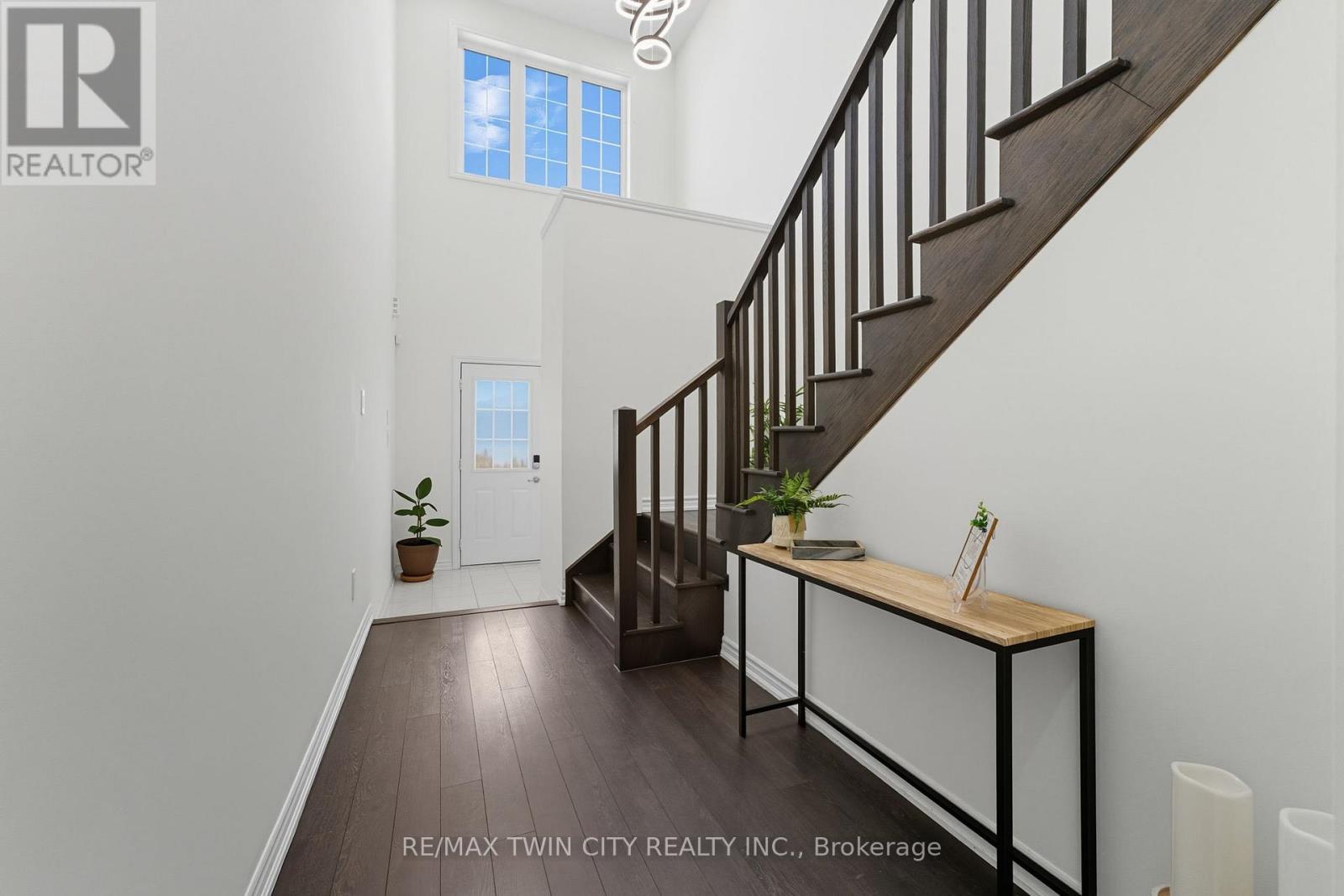 23 Whitton Drive, Brant, Ontario  N3L 0L1 - Photo 4 - X12589954