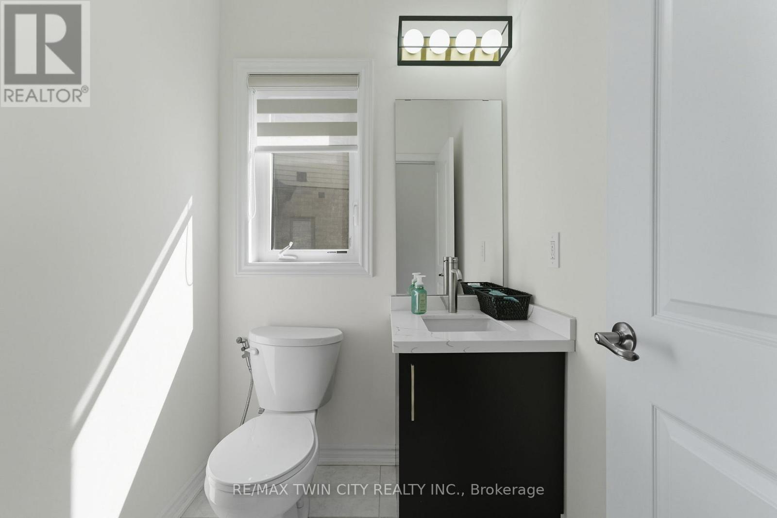 23 Whitton Drive, Brant, Ontario  N3L 0L1 - Photo 6 - X12589954