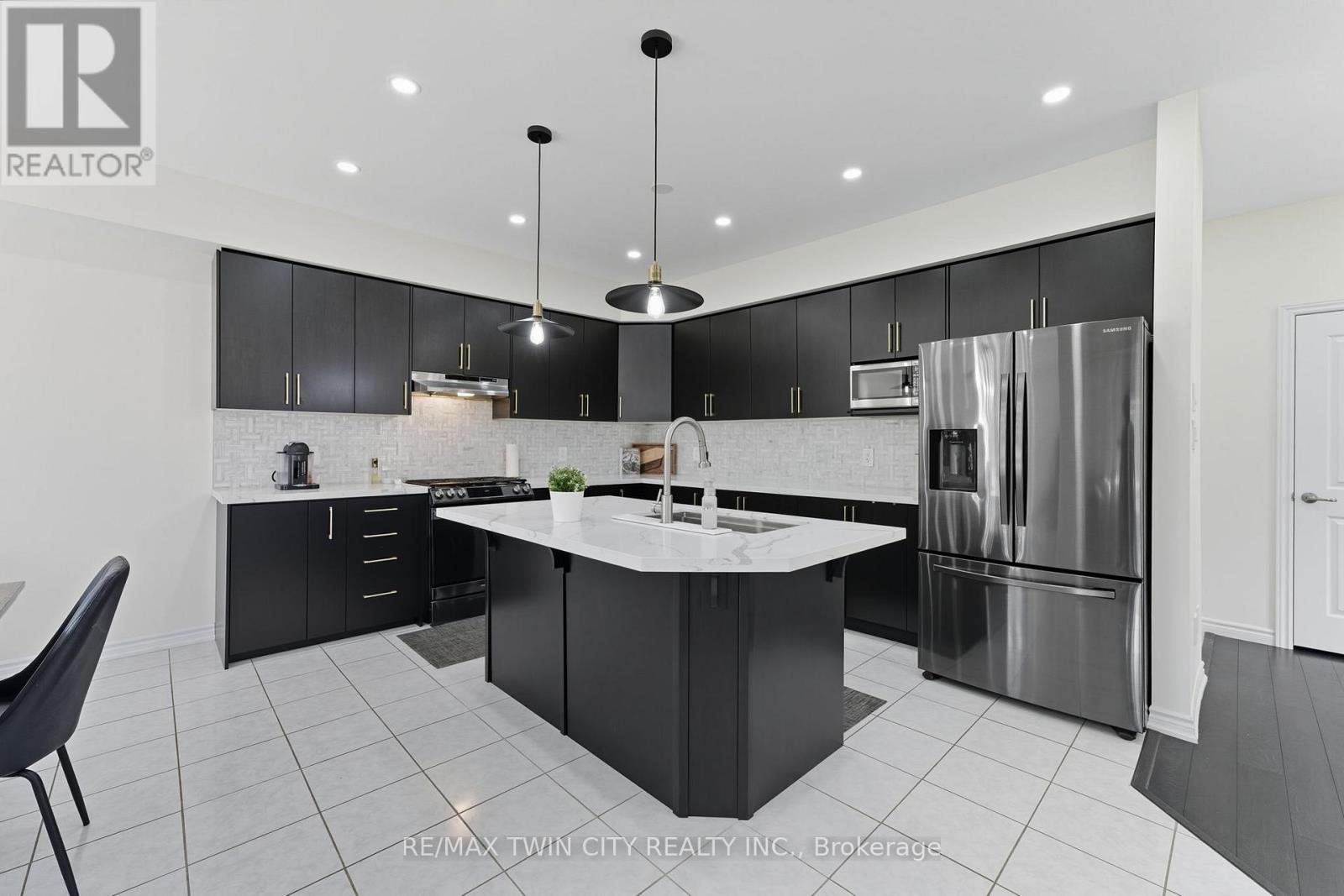 23 Whitton Drive, Brant, Ontario  N3L 0L1 - Photo 9 - X12589954