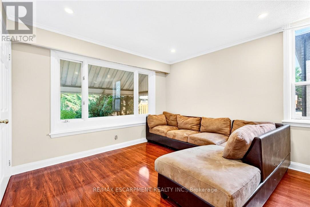 111 Leland Street, Hamilton, Ontario  L8S 3A3 - Photo 10 - X12589962