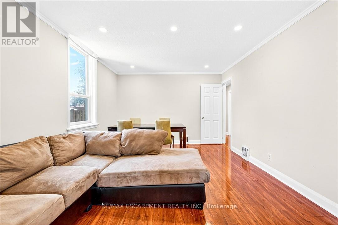 111 Leland Street, Hamilton, Ontario  L8S 3A3 - Photo 11 - X12589962