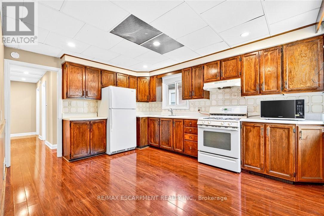 111 Leland Street, Hamilton, Ontario  L8S 3A3 - Photo 6 - X12589962