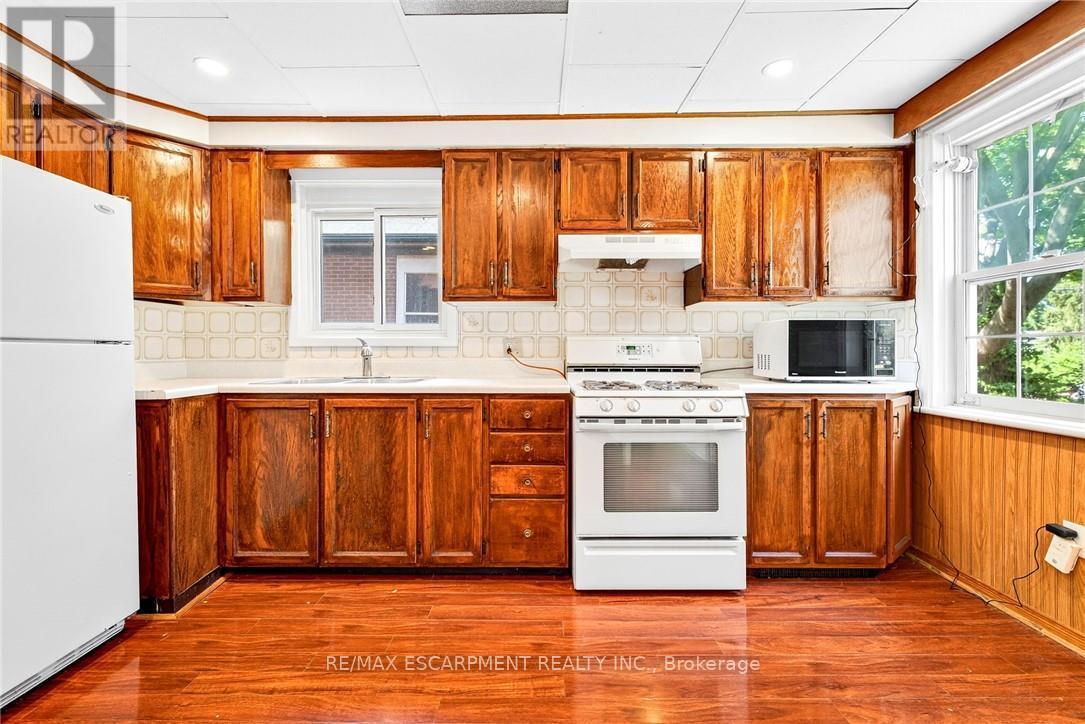 111 Leland Street, Hamilton, Ontario  L8S 3A3 - Photo 7 - X12589962