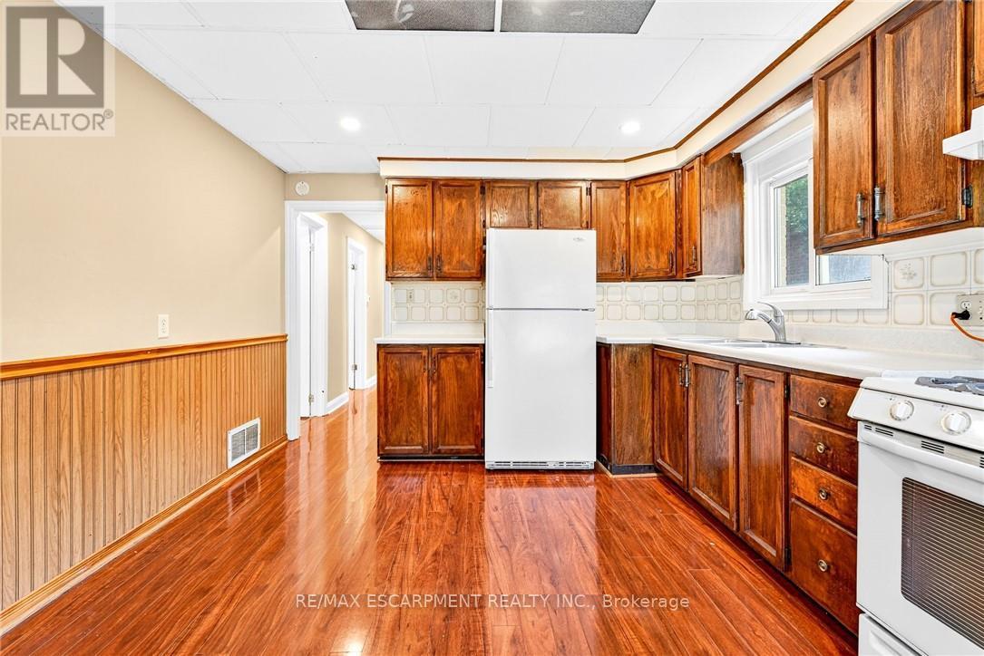 111 Leland Street, Hamilton, Ontario  L8S 3A3 - Photo 8 - X12589962