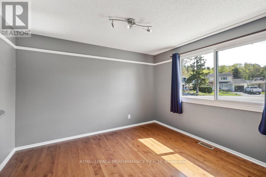 2045 Deerhurst Court, Ottawa, Ontario K1J 8H2 - Photo 20 - X12587136